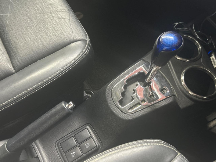 2013 Toyota Aqua DAA-NHP10 (UW-6a17b2dc65280)[7]