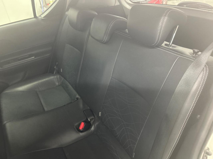 2013 Toyota Aqua DAA-NHP10 (UW-6a17b2dc65280)[26]