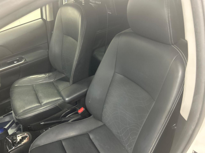 2013 Toyota Aqua DAA-NHP10 (UW-6a17b2dc65280)[25]
