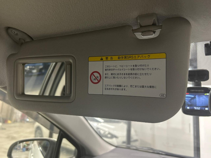 2013 Toyota Aqua DAA-NHP10 (UW-6a17b2dc65280)[4]