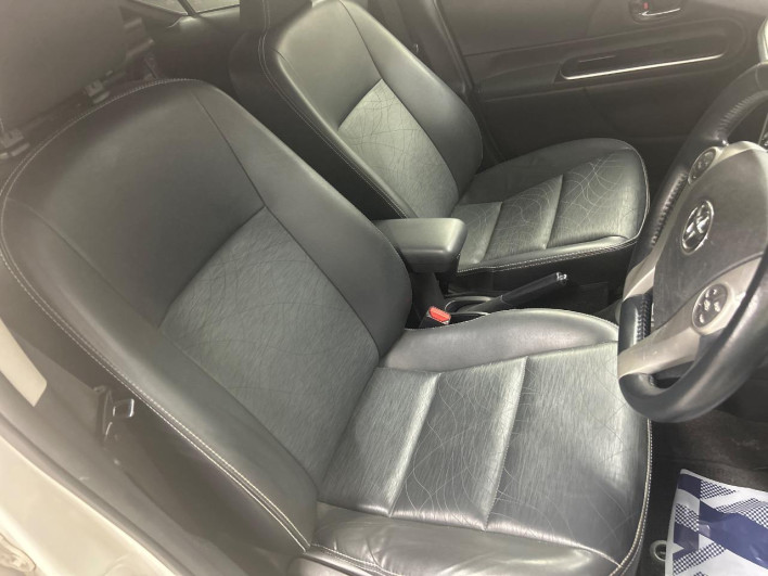 2013 Toyota Aqua DAA-NHP10 (UW-6a17b2dc65280)[23]