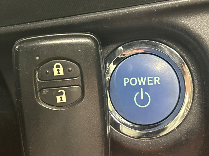 2013 Toyota Aqua DAA-NHP10 (UW-6a17b2dc65280)[13]