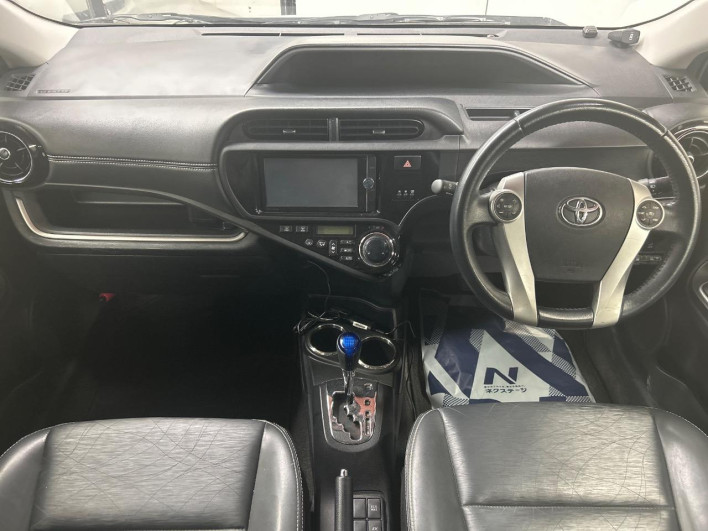 2013 Toyota Aqua DAA-NHP10 (UW-6a17b2dc65280)[22]