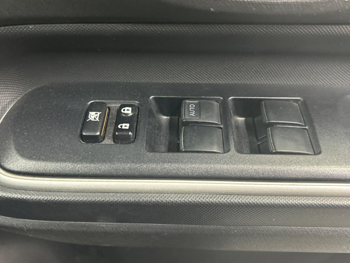 2013 Toyota Aqua DAA-NHP10 (UW-6a17b2dc65280)[9]