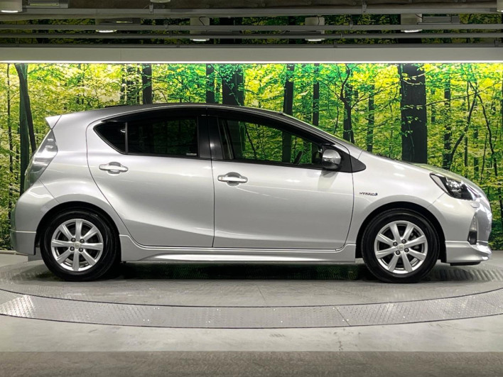 2014 Toyota Aqua DAA-NHP10 (UW-6a17b2dc9c5c1)[8]