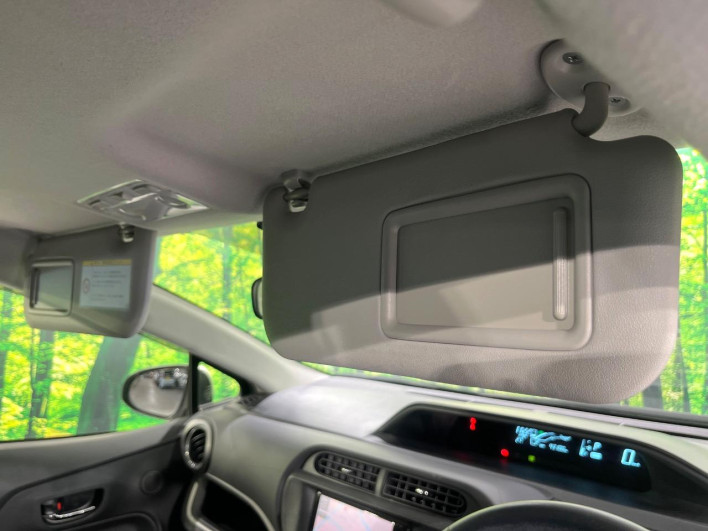 2014 Toyota Aqua DAA-NHP10 (UW-6a17b2dc9c5c1)[22]