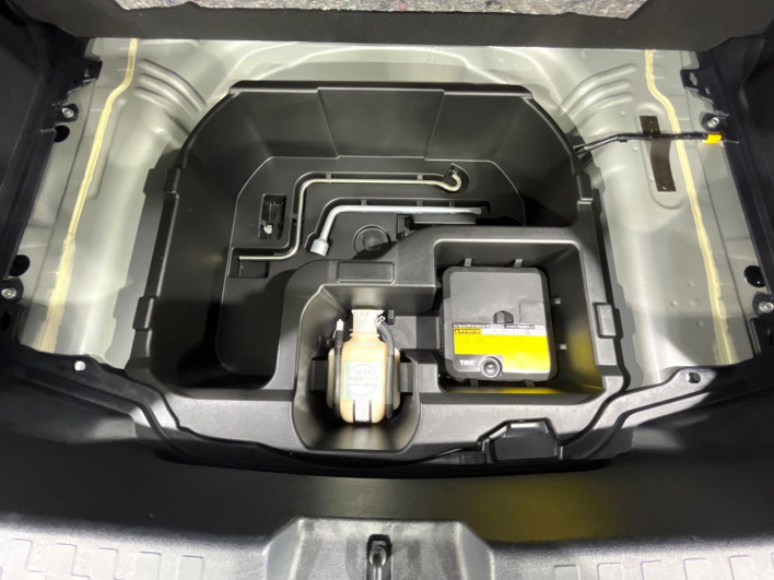 2014 Toyota Aqua DAA-NHP10 (UW-6a17b2dc9c5c1)[15]