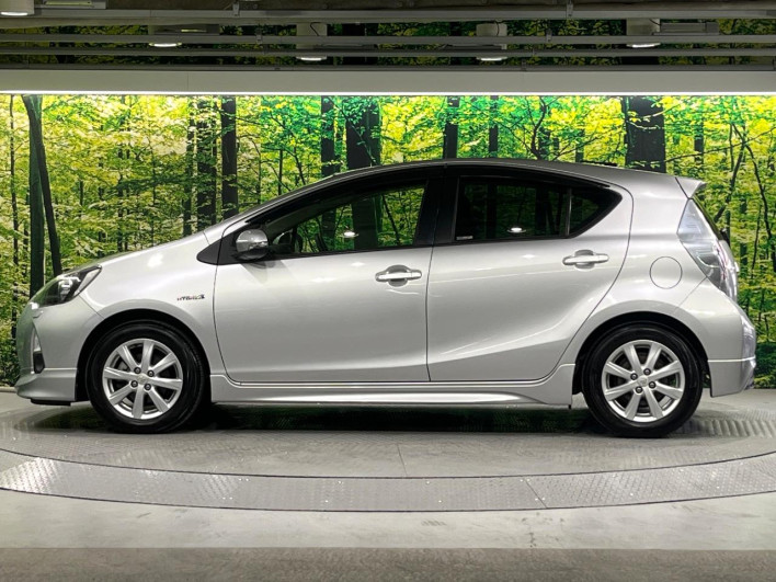 2014 Toyota Aqua DAA-NHP10 (UW-6a17b2dc9c5c1)[12]