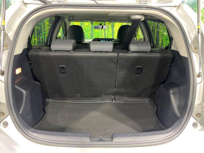 2014 Toyota Aqua DAA-NHP10 (UW-6a17b2dc9c5c1)[13]