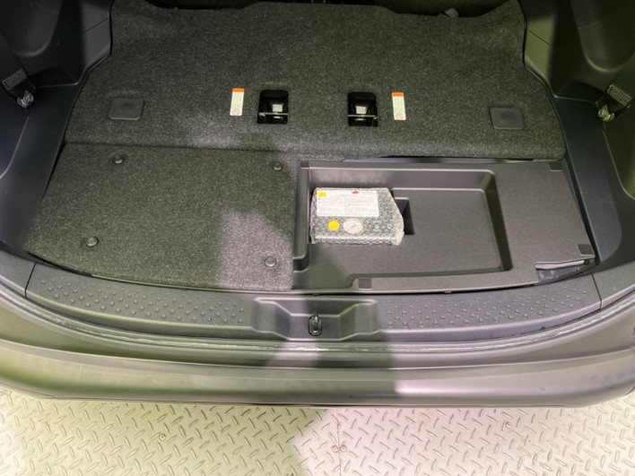 2016 Toyota Sienta DAA-NHP170G (UW-6a17b2e094e25)[16]