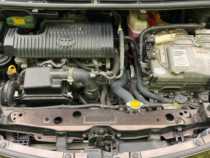 2016 Toyota Sienta DAA-NHP170G (UW-6a17b2e094e25)[5]