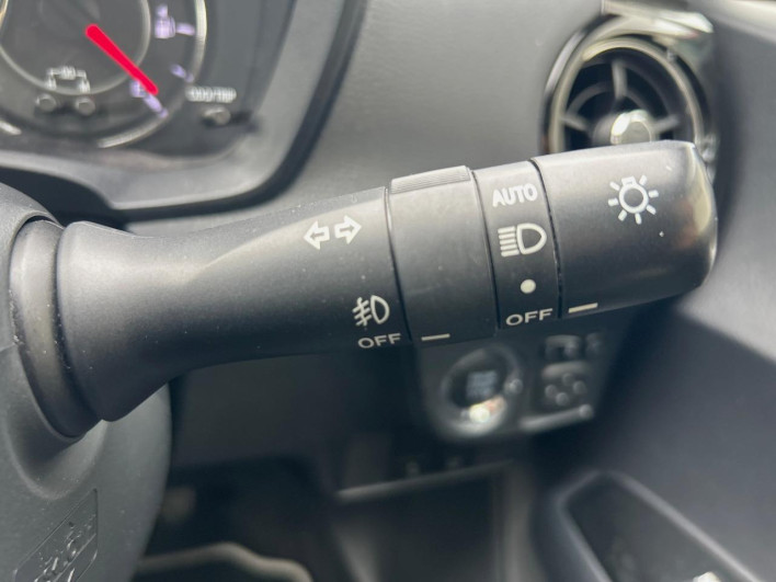 2019 Toyota Corolla Fielder DBA-NRE161G (UW-6a17b2e410b49)[25]