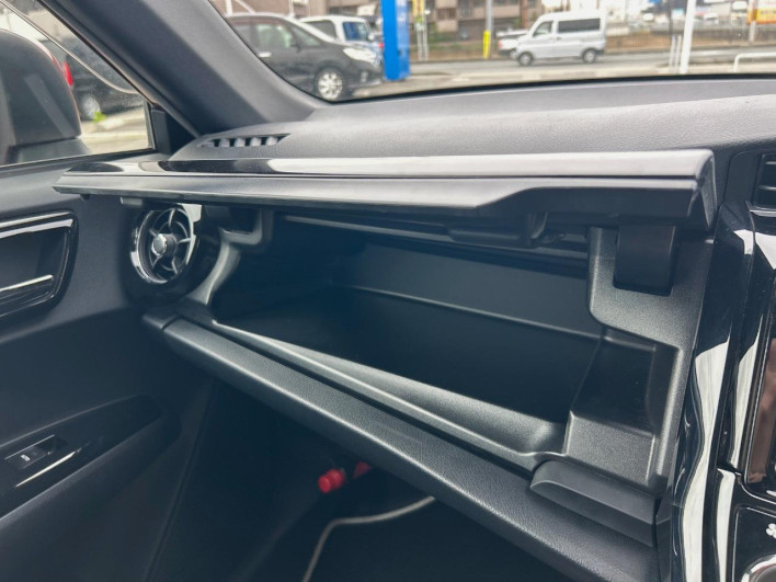 2019 Toyota Corolla Fielder DBA-NRE161G (UW-6a17b2e410b49)[28]