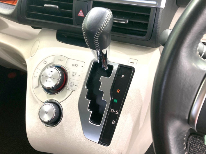 2015 Toyota Sienta DBA-NSP170G (UW-6a17b2e4cd524)[22]