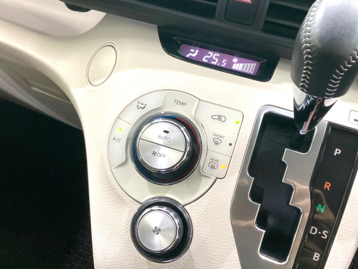 2015 Toyota Sienta DBA-NSP170G (UW-6a17b2e4cd524)[25]