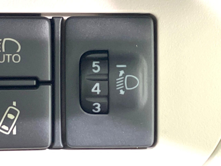 2015 Toyota Sienta DBA-NSP170G (UW-6a17b2e4cd524)[13]