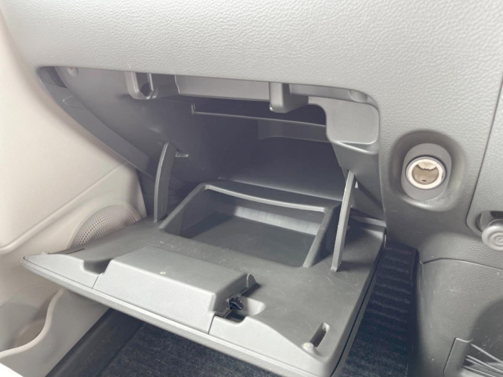 2010 Nissan Cube DBA-NZ12 (UW-6a17b2ec82970)[29]