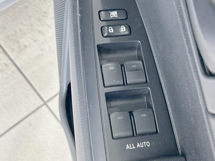 2015 Toyota Corolla Axio DBA-NZE161 (UW-6a17b2ed17249)[27]