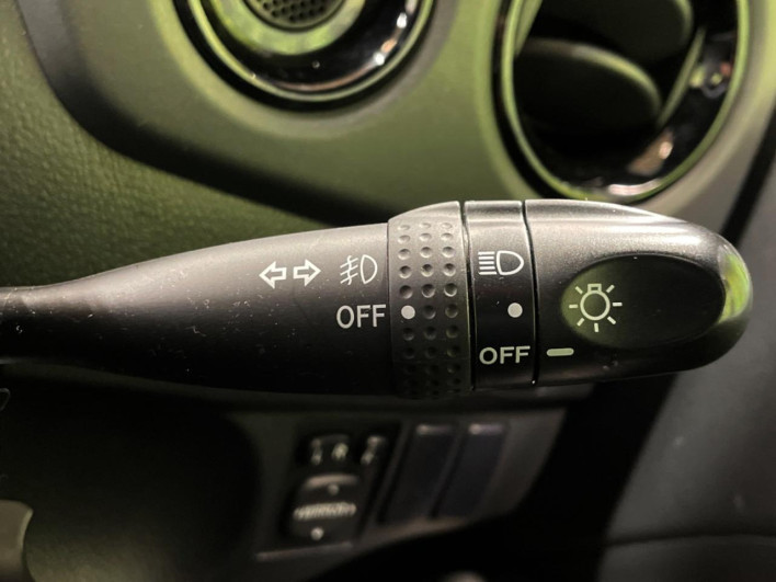 2011 Toyota bB CBA-QNC21 (UW-6a17b2f0a1e71)[25]