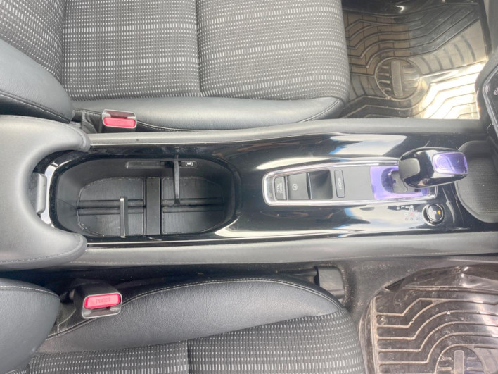 2014 Honda VEZEL DAA-RU3 (UW-6a17b2f74d948)[28]