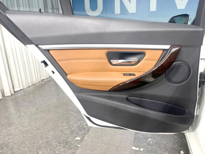 2015 BMW 3 Series DBA-8A20 (UW-6a17b325cf945)[12]