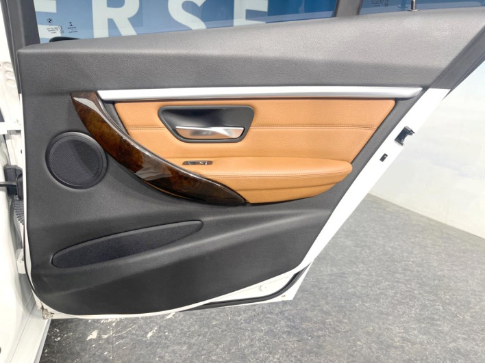 2015 BMW 3 Series DBA-8A20 (UW-6a17b325cf945)[17]