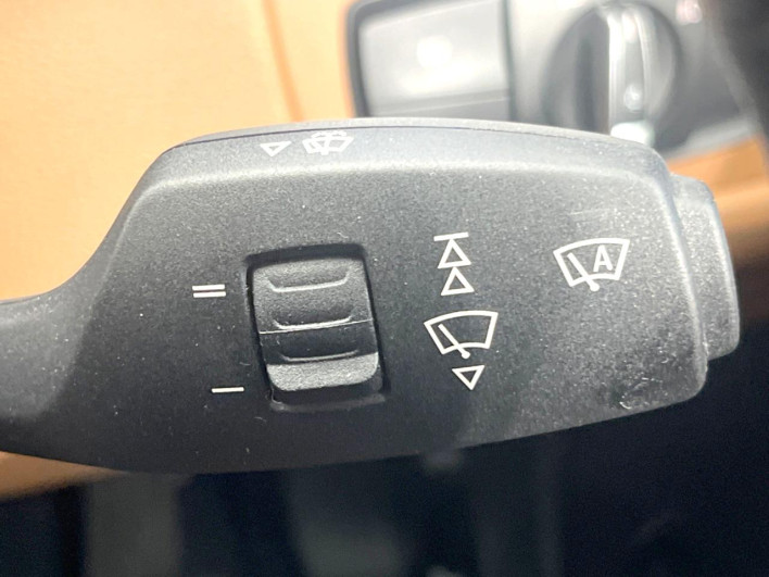 2015 BMW 3 Series DBA-8A20 (UW-6a17b325cf945)[25]