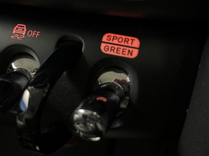 2021 Rover Mini 3DA-XY15MW (UW-6a17b32b8b948)[15]