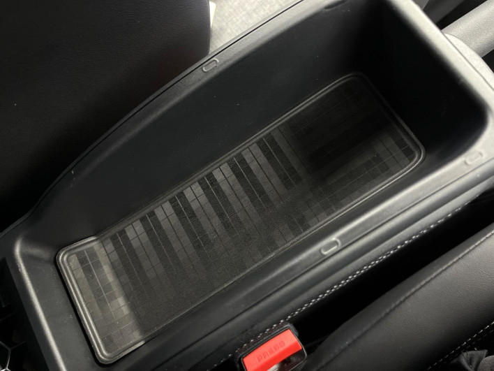2021 Rover Mini 3DA-XY15MW (UW-6a17b32b8b948)[24]