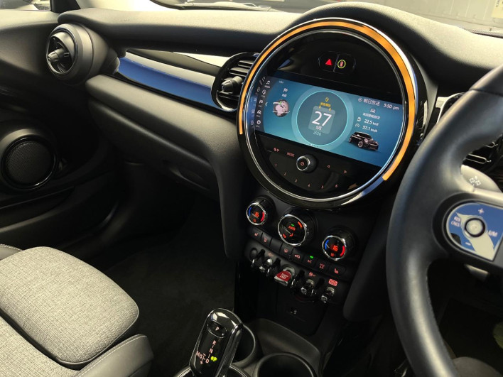 2021 Rover Mini 3DA-XY15MW (UW-6a17b32b8b948)[12]