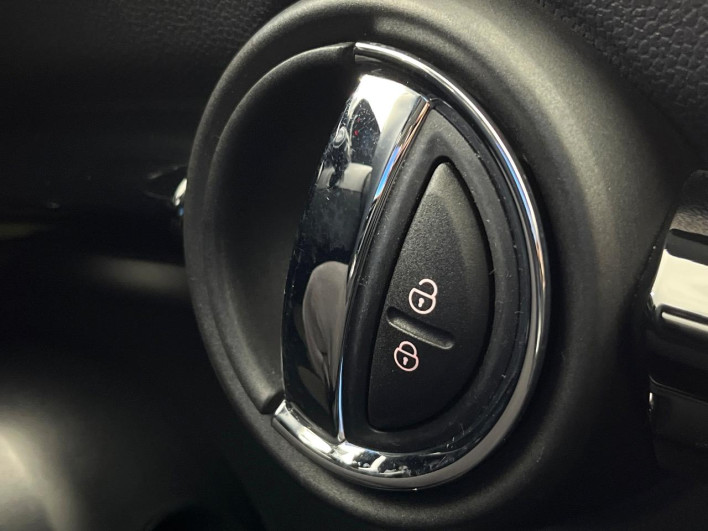 2021 Rover Mini 3DA-XY15MW (UW-6a17b32b8b948)[4]