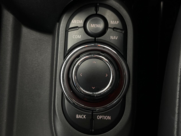 2021 Rover Mini 3DA-XY15MW (UW-6a17b32b8b948)[22]