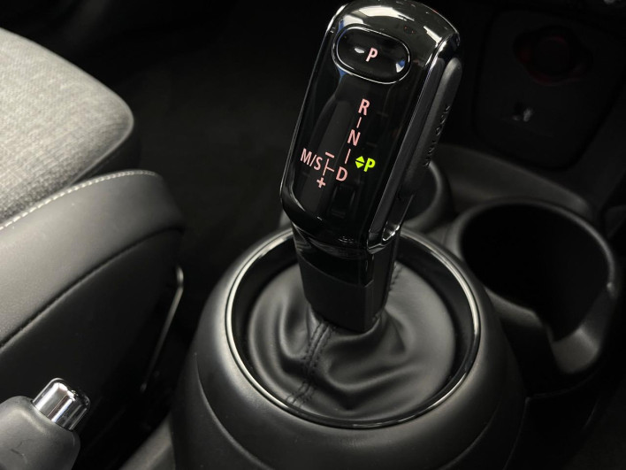 2021 Rover Mini 3DA-XY15MW (UW-6a17b32b8b948)[21]