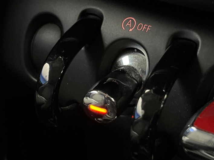 2021 Rover Mini 3DA-XY15MW (UW-6a17b32b8b948)[18]