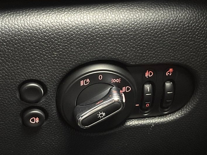2021 Rover Mini 3DA-XY15MW (UW-6a17b32b8b948)[6]