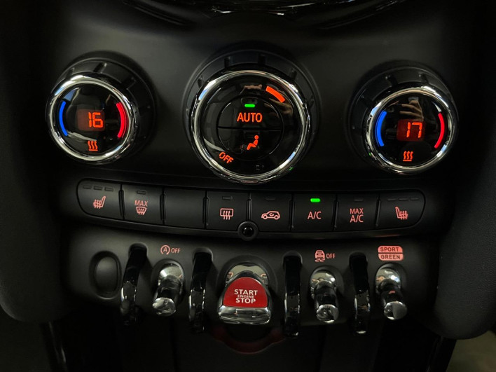 2021 Rover Mini 3DA-XY15MW (UW-6a17b32b8b948)[13]