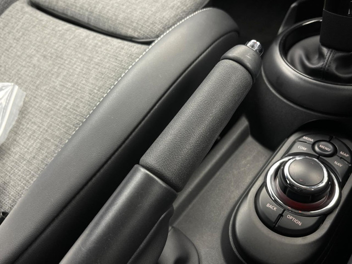 2021 Rover Mini 3DA-XY15MW (UW-6a17b32b8b948)[23]