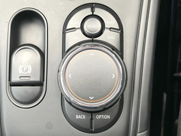 2018 Rover Mini LDA-YT20 (UW-6a17b32de2e23)[21]