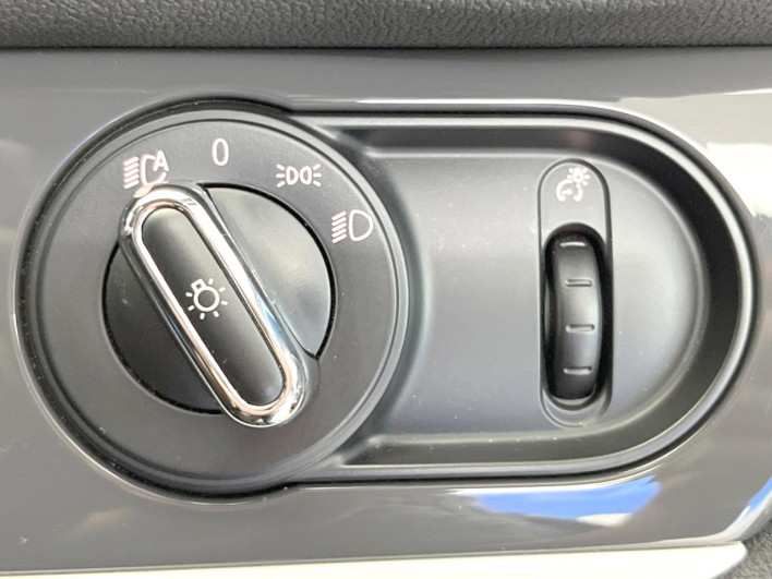 2017 Rover Mini LDA-YT20 (UW-6a17b32e46ddc)[28]