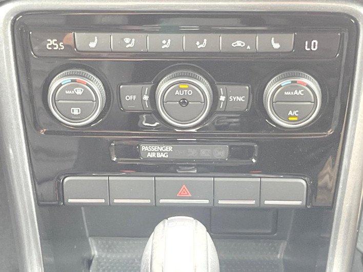 2016 Volkswagen The Beetle DBA-16CBZ (UW-6a17b32e98c3d)[29]