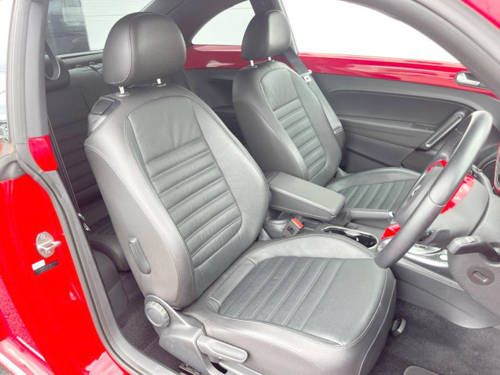 2016 Volkswagen The Beetle DBA-16CBZ (UW-6a17b32e98c3d)[12]