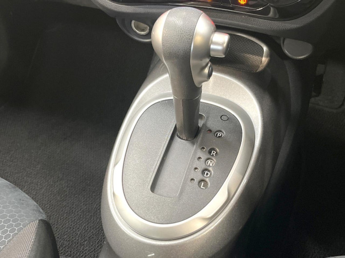 2015 Nissan JUKE DBA-YF15 (UW-6a17b330c8d7c)[29]