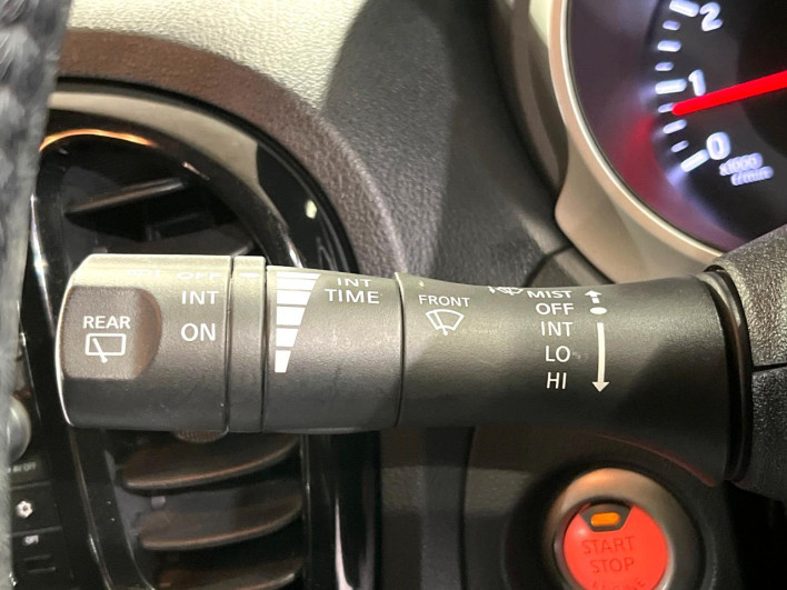 2016 Nissan JUKE DBA-YF15 (UW-6a17b330d6322)[26]