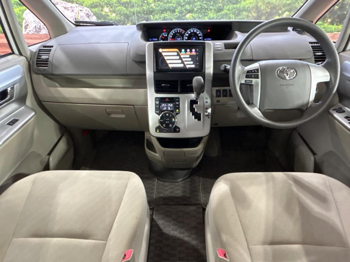 2011 Toyota Noah DBA-ZRR70G (UW-6a17b33c3bba6)[22]