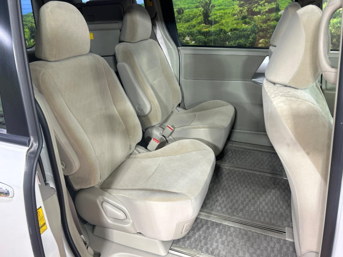 2011 Toyota Noah DBA-ZRR70G (UW-6a17b33c3bba6)[19]