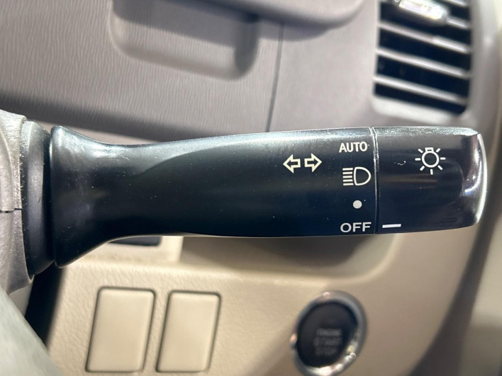 2011 Toyota Noah DBA-ZRR70G (UW-6a17b33c3bba6)[8]