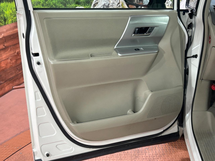 2011 Toyota Noah DBA-ZRR70G (UW-6a17b33c3bba6)[29]
