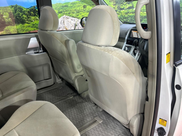 2011 Toyota Noah DBA-ZRR70G (UW-6a17b33c3bba6)[21]