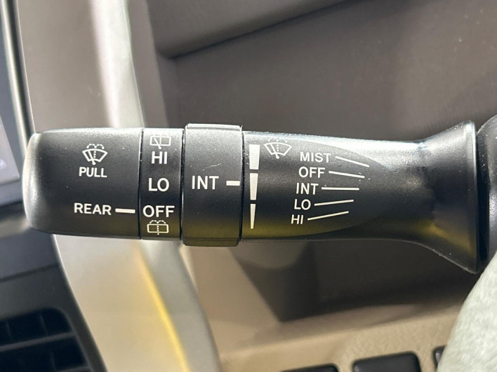 2011 Toyota Noah DBA-ZRR70G (UW-6a17b33c3bba6)[9]