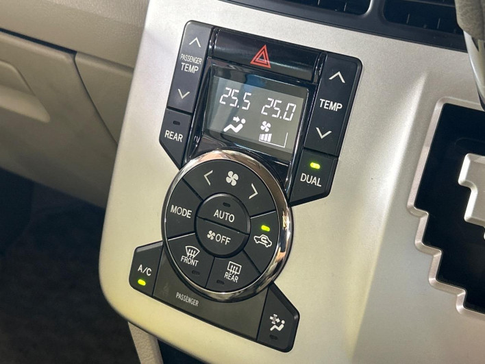 2011 Toyota Noah DBA-ZRR70G (UW-6a17b33c3bba6)[17]